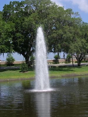 Van de de Torenfontein van het roestvrij staalijs van het de Straalpijpwater de Hoofden van de de Fonteinnevel