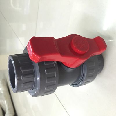 Zwarte Rode Dubbele de Unie van DN20 UPVC Kogelklep